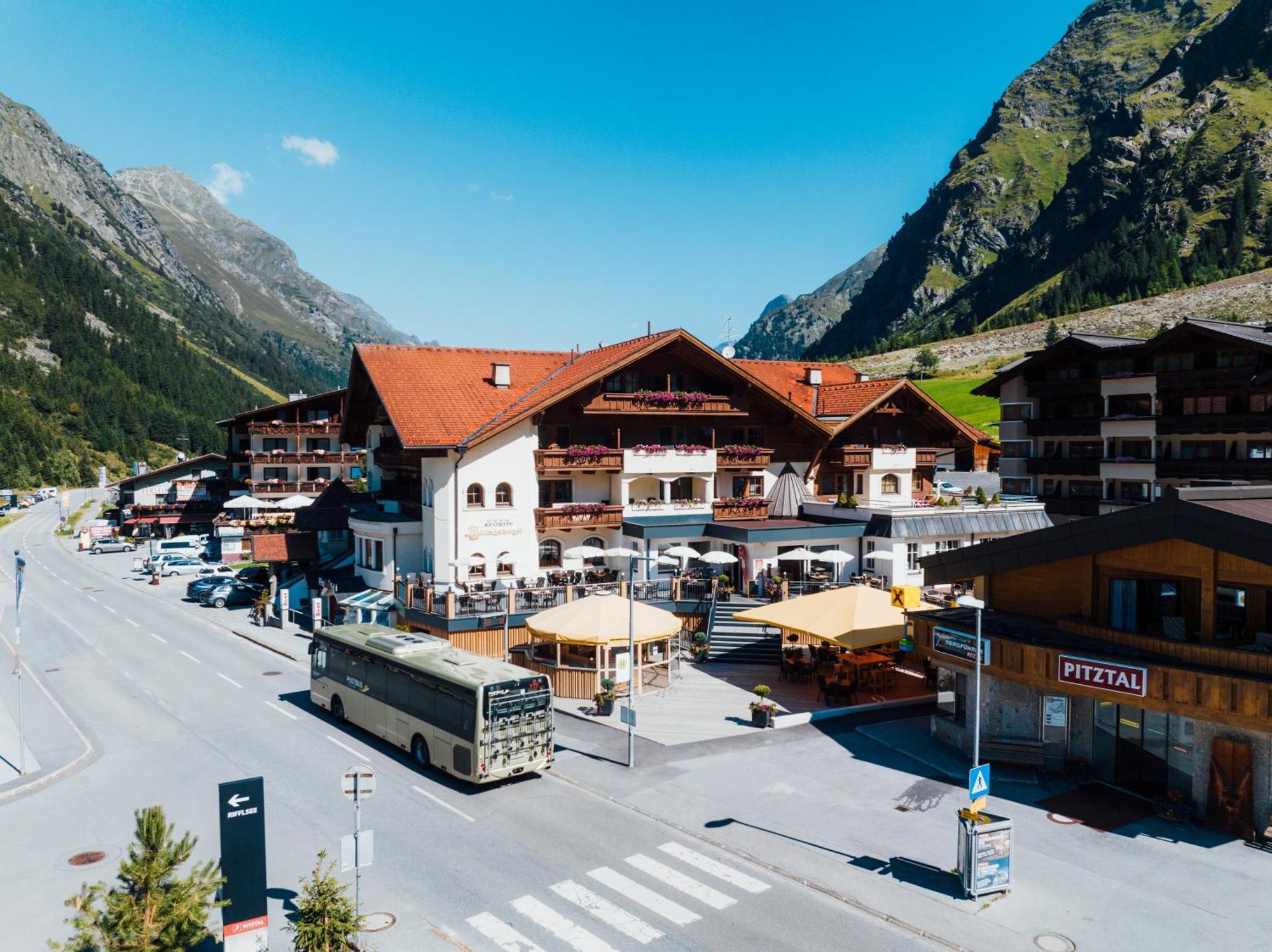 Hotel Mittagskogel Pitztal سانكت ليونارد إم بيتزتال المظهر الخارجي الصورة